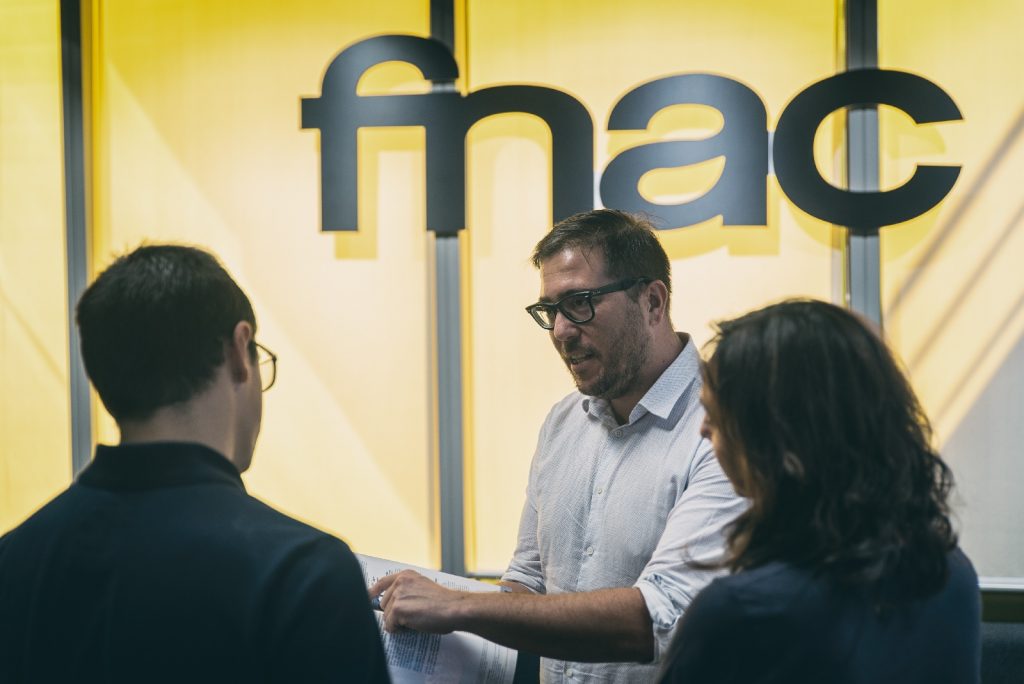 MediaMarkt y FNAC buscan trabajadores: sueldos de 1.200 euros