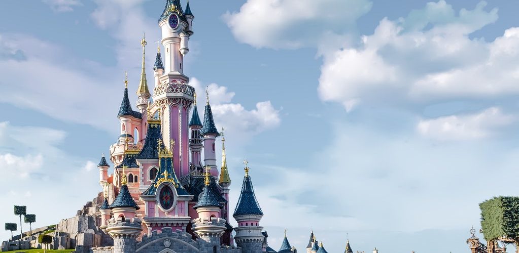 Trabaja en DisneyLand París: nueva oferta del SEPE donde se buscan artistas y personal de hostelería