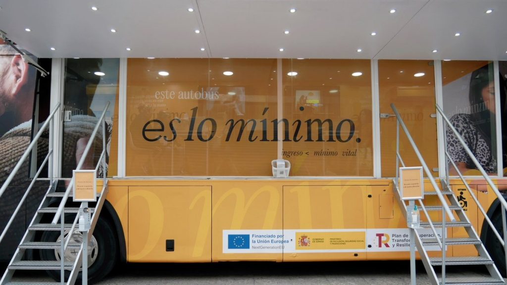 Cada semana el ministerio que dirige Escrivá informa sobre dónde estará el autobús del Ingreso Mínimo Vital. 